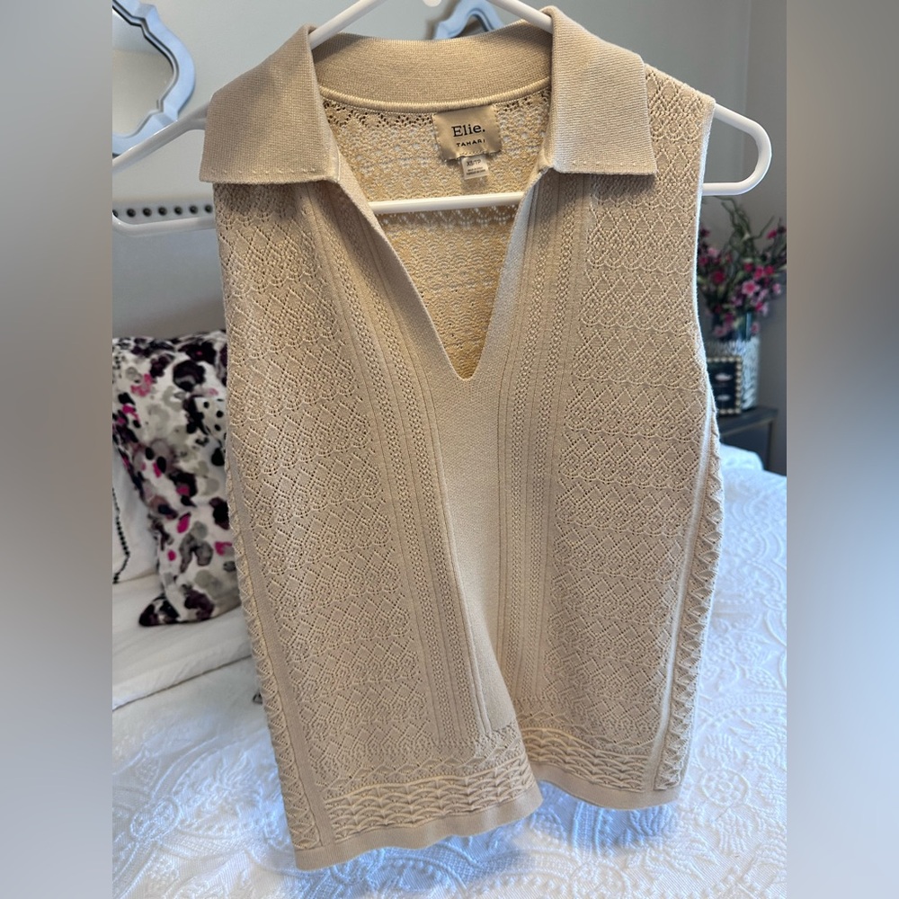 Elie Tahari cream textured knit V-neck polo Size XS